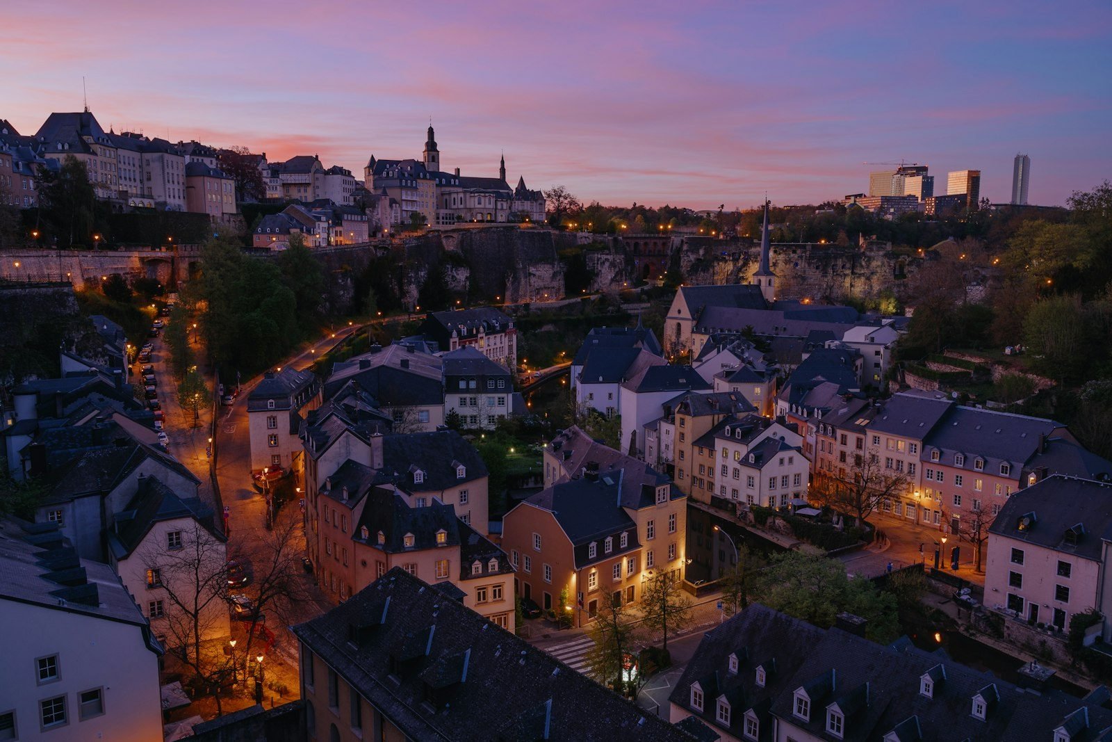 Luxembourg-Ville au crépuscule, zone desservie par PostEx